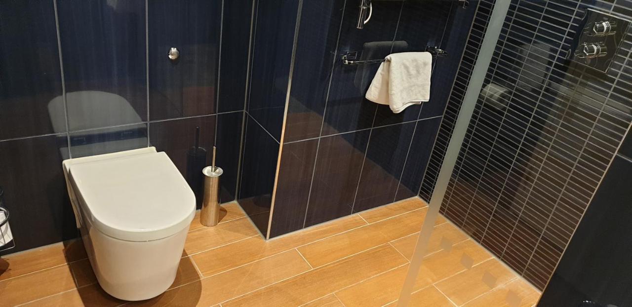 Brooklands Hotel & Spa Weybridge Bagian luar foto
