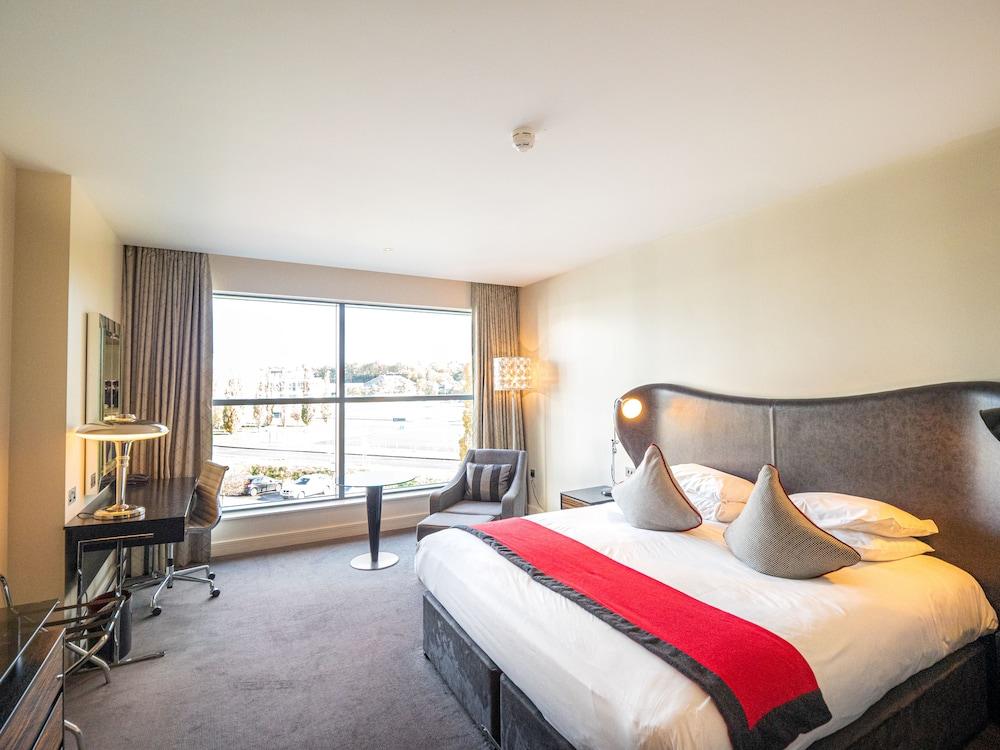 Brooklands Hotel & Spa Weybridge Bagian luar foto